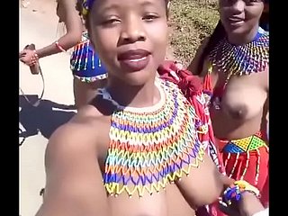 Runde Ass afrikanische Mädchen