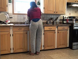 Syrische Frau lässt den 18 -jährigen deutschen Stiefsohn sie on every side der Küche ficken